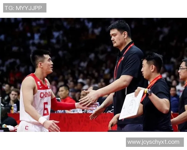 姚明领衔男篮入场瞬间展现中国篮球的荣耀与激情